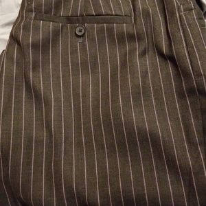 Mens 40×30 grey with purple pinstripes